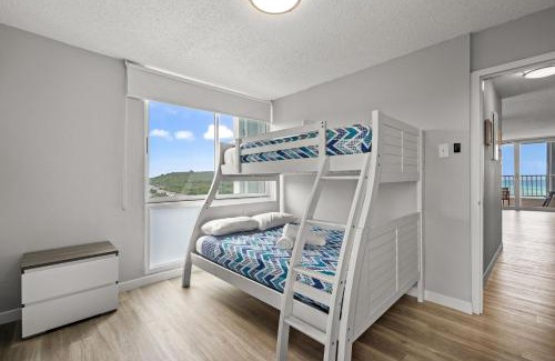 Sardinera Apartamento | Waterfront Property Balcony Marina Shared Pool