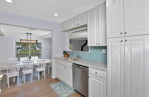 East Quogue Casa | Waterfront Property E. Quogue Minutes From The Hamptons