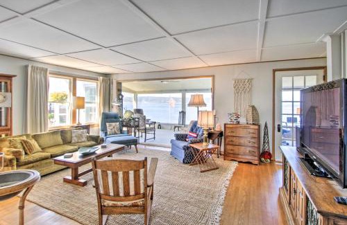 University Place Casa | Waterfront Puget Sound Retreat Steps to Beach!