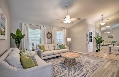 Bloomingdale Casa | Waterfront Rancher Retreat - Exotic Bird Haven