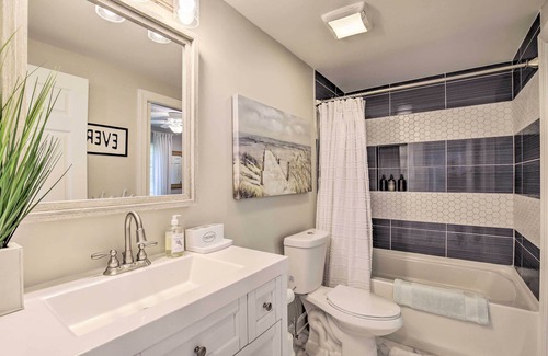 Bloomingdale Casa | Waterfront Rancher Retreat - Exotic Bird Haven