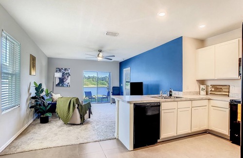 Sun City Center Casa | WATERFRONT relaxing home in a gated community