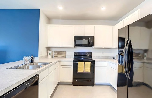Sun City Center Casa | WATERFRONT relaxing home in a gated community