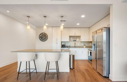Central Sarasota Condominio | Waterfront Relaxation - Modern Comfortable Condo