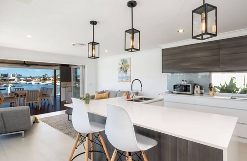 Runaway Bay Casa | Waterfront Resort Style Retreat Runaway Bay