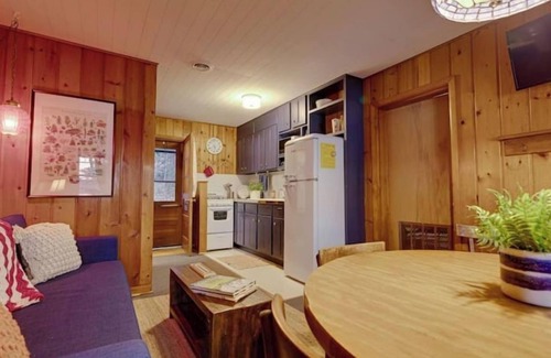 Presque Isle Cabina | Waterfront Resort Sleeps 21 5 Separate Units