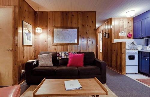 Presque Isle Cabina | Waterfront Resort Sleeps 21 5 Separate Units