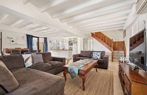 South Yunderup Casa | Waterfront Retreat | Private Spa & Jetty | Family & Pet-Friendly Getaway