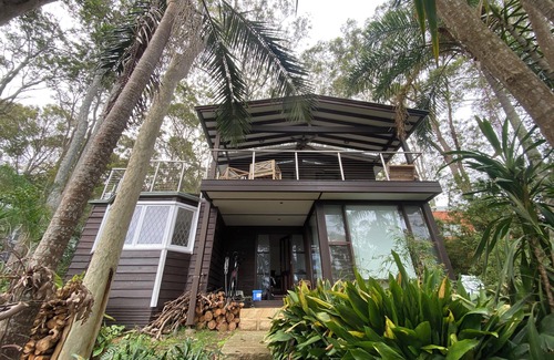 Lovett Bay Casa | Waterfront Retreat. 1 hour from Sydney CBD.