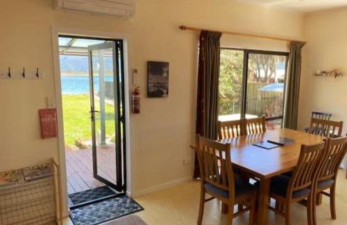 Collingwood Casa | Waterfront Retreat in Collingwood