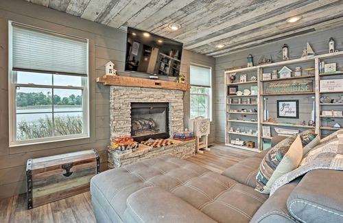 LaGrange County Cabaña | Waterfront Retreat, 10 Mi to Dtwn Shipshewana