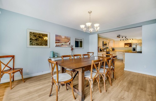 Dunes City Casa | Waterfront retreat with lake views & private hot tub