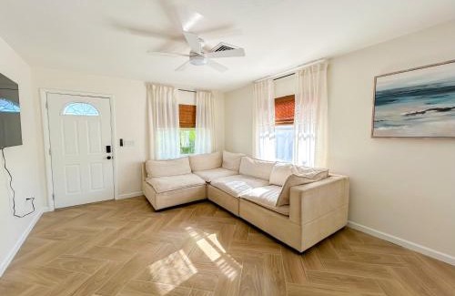 Laurel Casa | Waterfront retreat with kayaks, walk to the beach