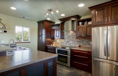 Isleton Casa | Waterfront retreat, year round fishing, boating, wine tasting. 1 hr from SF!