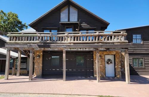 St. Joseph Casa | Waterfront Rock Shower Suite with Sunset View Room