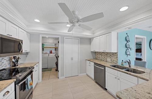 Pebble Beach Casa | Waterfront Rotonda pool home - 305 Rotonda Circle