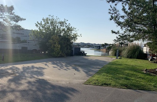 Sandbridge Alquiler De RV | Waterfront RV Lot in Surfside Resort