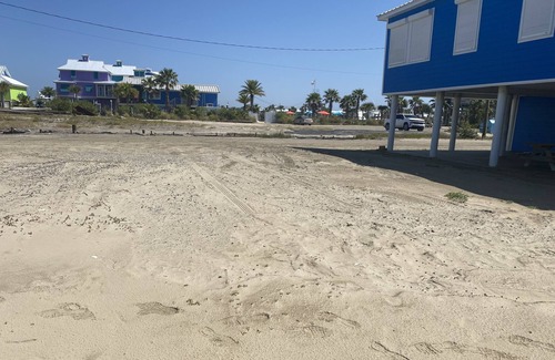 Grand Isle Alquiler De RV | Waterfront RV Lot in upscale neighborhood, water, electric, sewage provided