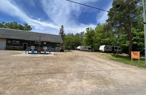 Barbeau Alquiler De RV | Waterfront RV site A Full Hook-up with Dock