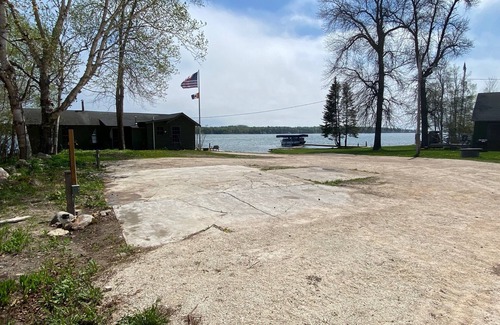 Barbeau Alquiler De RV | Waterfront RV site A Full Hook-up with Dock