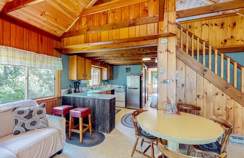 Bristol Cabaña | Waterfront secluded cottage with lake access, grill, outdoor shower, & streaming