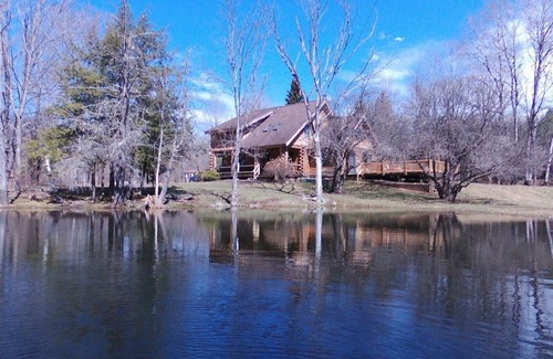 Windham Cabina | Waterfront aislado log-w w / sauna, juegos, más, minutos a la ciudad y actividades