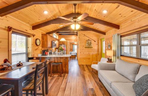 Seneca Casa | Waterfront Seneca Cabin about 4 Mi to Boat Launch!