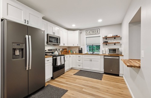 Earlville Casa | Waterfront & Serene w/King Bed