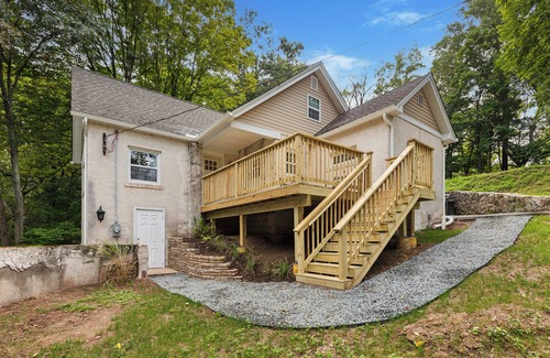 Earlville Casa | Waterfront & Serene w/King Bed