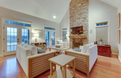 Sherrills Ford Casa | Waterfront Sherrills Ford Home with Pool and Boat Dock