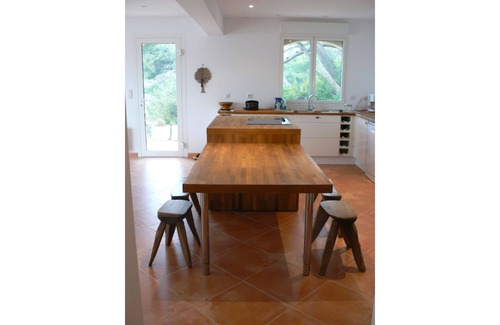 Ensues-la-Redonne Villa | Waterfront, sleeps 8, direct access to the sea in 1 min.