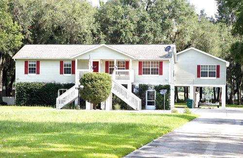 Palatka Casa | 1 BABY GOAT / SLEEPS 17 / WATERFRONT / NEW!6bed, 2Docks, 2 CANOES / NUEVOS APLICACIONES