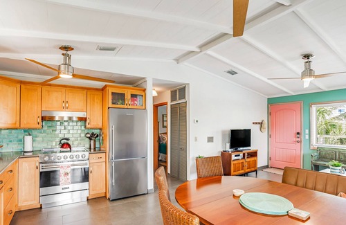 Little Torch Key Casa | Waterfront snowbird escape with private 40’ boat dock, amazing views & W/D