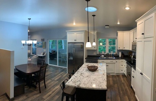 Sturgeon Bay Cabaña | Waterfront, Spectacular Sunset Views, Beautiful Updated Cottage!