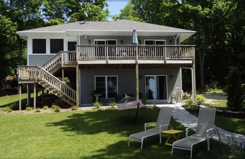 Sturgeon Bay Cabaña | Waterfront, Spectacular Sunset Views, Beautiful Updated Cottage!