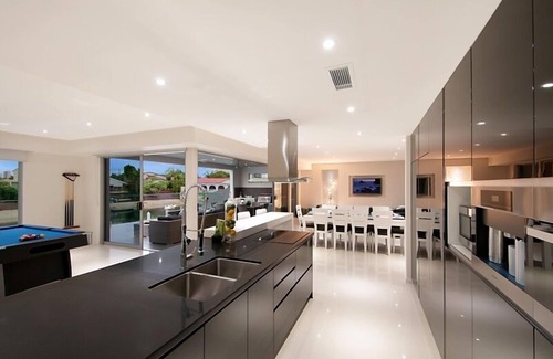 Mermaid Waters Casa | VIVIENDAS DE VACACIONES ELITE - ESPLENDOR FRENTE AL AGUA