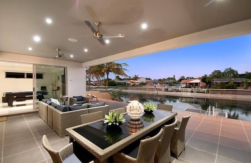 Mermaid Waters Casa | VIVIENDAS DE VACACIONES ELITE - ESPLENDOR FRENTE AL AGUA