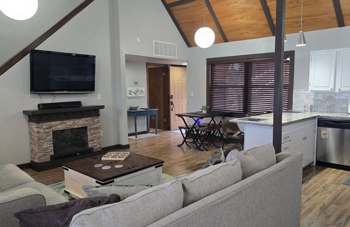 Eufaula Casa | Waterfront Stay with Sandy Beach