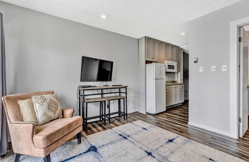 North Shore Condominio | Waterfront Striper’s Landing condo with views, pool & boat launch - near dining