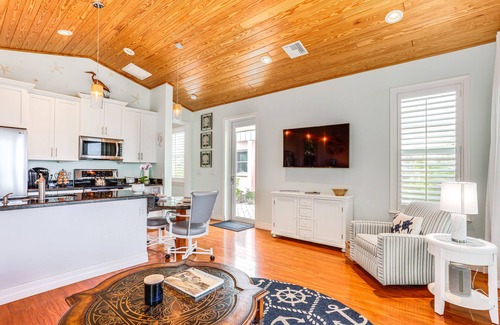 Stuart Cabaña | Waterfront Stuart Oasis w/ Hot Tub & Dock!