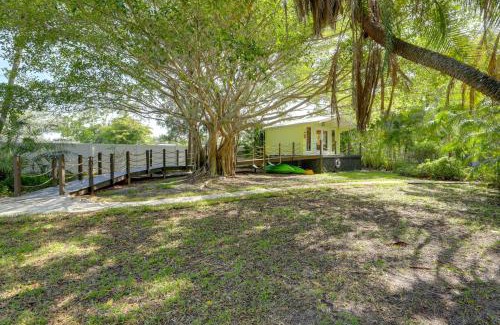 Bradenton Apartamento | Waterfront Studio Less Than 1 Mi to Downtown Bradenton!