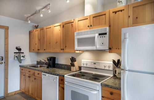 Polson Condominio | Waterfront Studio Retreat!