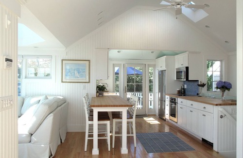 Mashpee Cabaña | Waterfront - Arquitecto Impresionante Diseñado Sun mojó Ocean Front Cottage