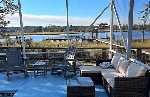Freeport Apartamento | Waterfront Suite with Pool & Dock