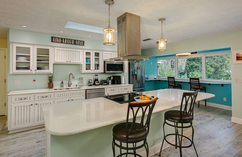 Doctors Inlet Casa | Waterfront sunrises. Great for yoga, meditation, kayaks, fishing or just peace.