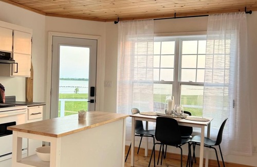 Darnley Cabaña | Waterfront Sunset Cove Cottage!