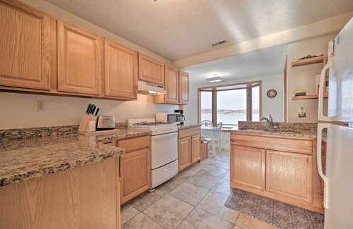 Suttons Bay Cabaña | Waterfront Suttons Bay Cottage w/ Fire Pit!