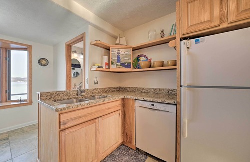 Suttons Bay Cabaña | Waterfront Suttons Bay Cottage w/ Fire Pit!