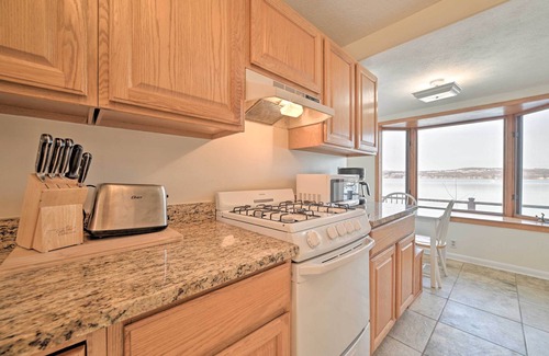 Suttons Bay Cabaña | Waterfront Suttons Bay Cottage w/ Fire Pit!
