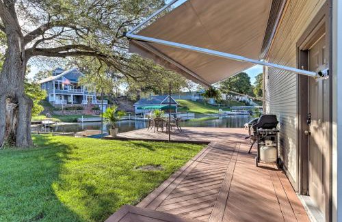 Enchanted Hills Casa | Waterfront Syracuse Home Deck, Fire Pit and Kayaks